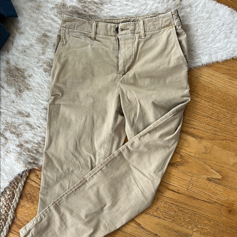 American Eagle Outfitters Tan Chinos Classic Style